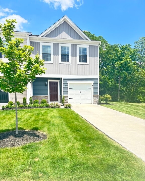 415 Locust Run Dr in York, PA - Building Photo