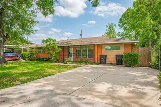 241 W Rittenhouse St in Houston, TX - Building Photo - Building Photo