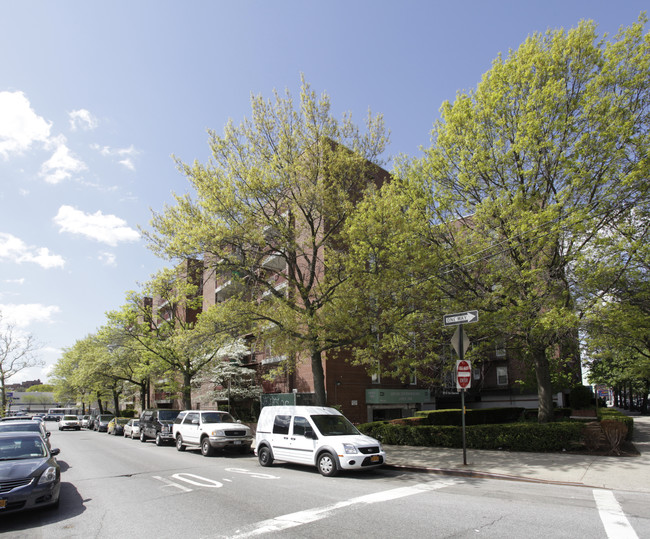 The Elmwood in Elmhurst, NY - Foto de edificio - Building Photo