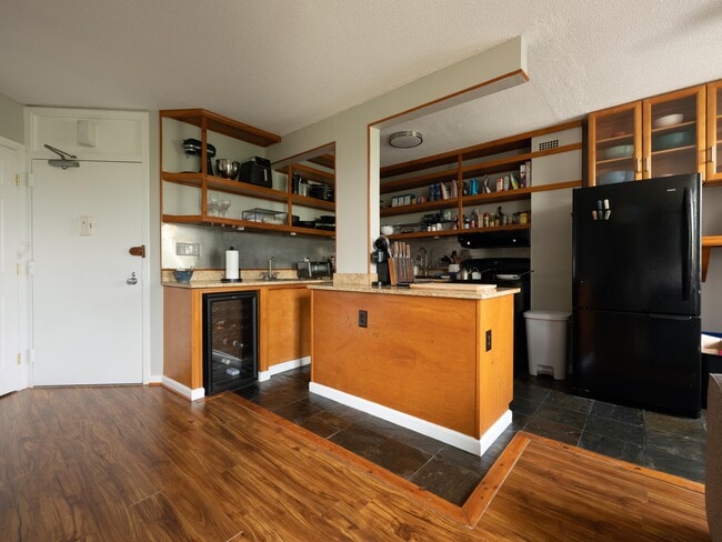 4242 East West Hwy, Unit 406 in Chevy Chase, MD - Building Photo - Building Photo