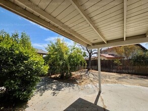 4405 Charter Oaks Ave in Bakersfield, CA - Building Photo - Building Photo