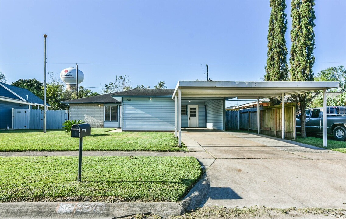 3706 Ramsey Dr in Pasadena, TX - Foto de edificio