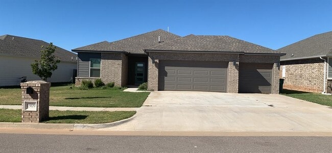 1909 Sara Vista Dr
