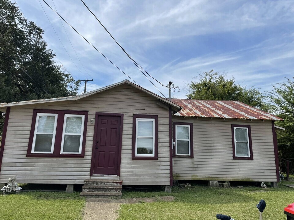 400 Lamar St in Lafayette, LA - Building Photo