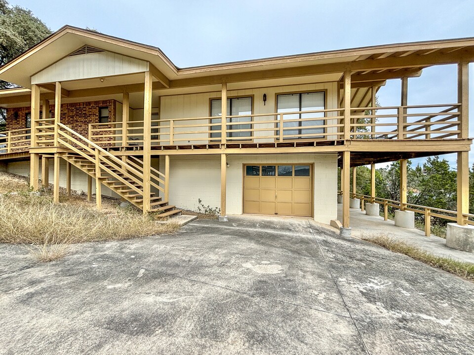 1542 Amanda in Canyon Lake, TX - Building Photo