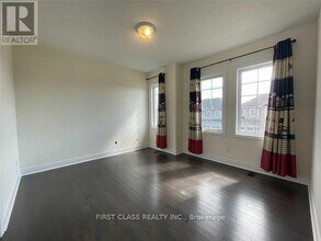 1068 Grainger Trail in Newmarket, ON - Building Photo - Building Photo