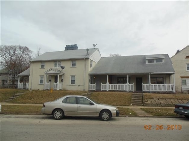 1102-1110 Pine Ln in Chester, PA - Foto de edificio