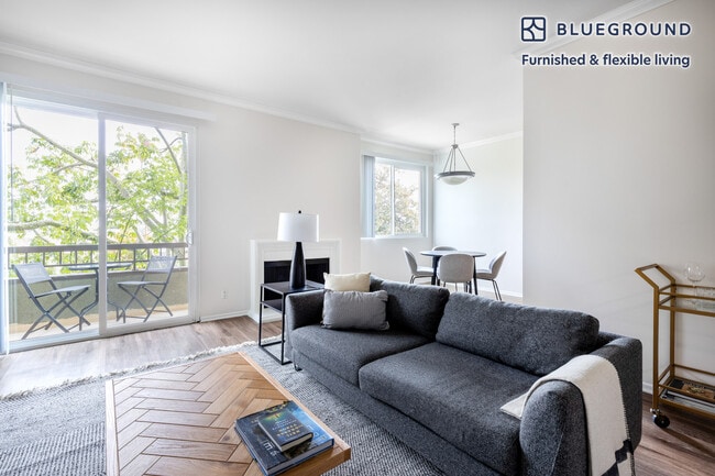 467 Arnaz Dr in Los Angeles, CA - Building Photo - Building Photo
