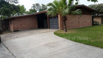 730 Bradshaw Dr in Corpus Christi, TX - Building Photo