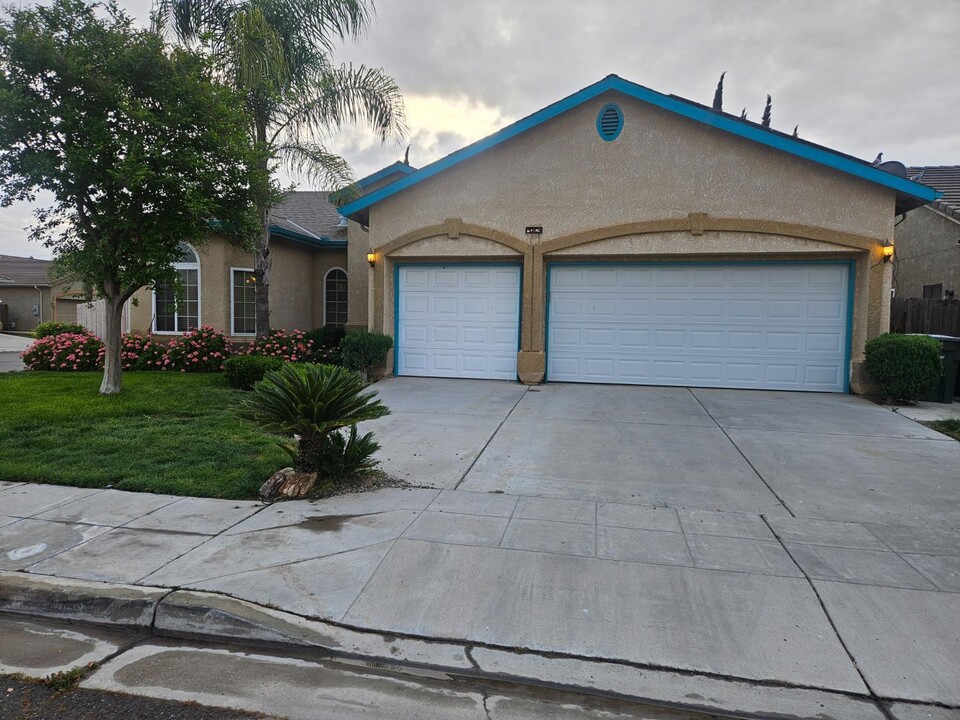 4620 N Bain Ave in Fresno, CA - Building Photo