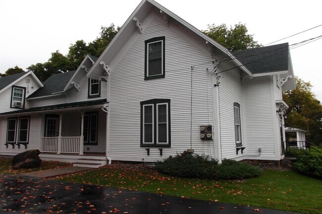 52 Ferris St in St. Albans, VT - Building Photo - Building Photo