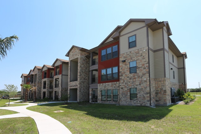 Bella Vista in Alton, TX - Building Photo - Building Photo