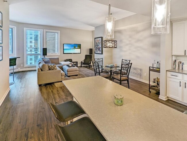 433 S 7th St, Unit D723 in Minneapolis, MN - Building Photo - Building Photo