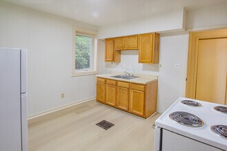 421 Peebles St, Unit 2 in Pittsburgh, PA - Building Photo - Building Photo