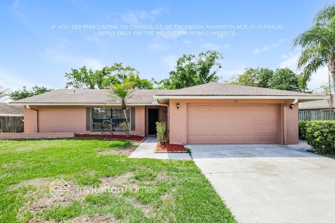 1415 Woodstork Dr in Brandon, FL - Foto de edificio