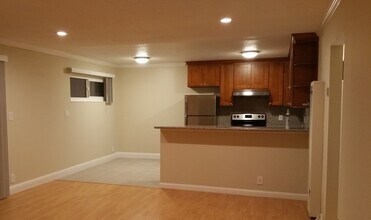609 Grand Fir Ave, Unit Apt 7 in Sunnyvale, CA - Building Photo - Building Photo