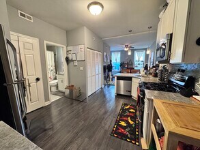 1300 N Greenview Ave in Chicago, IL - Foto de edificio - Building Photo