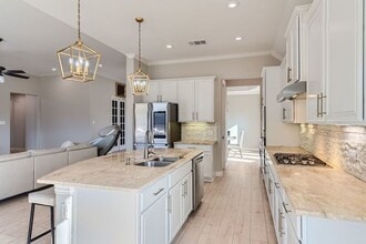 21808 Esmeralda Dr in Spicewood, TX - Building Photo - Building Photo