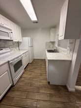 1025 Michigan Dr W, Unit 1 in Dunedin, FL - Foto de edificio - Building Photo