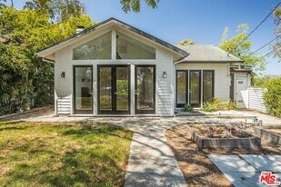 2335 Silver Ridge Ave in Los Angeles, CA - Building Photo