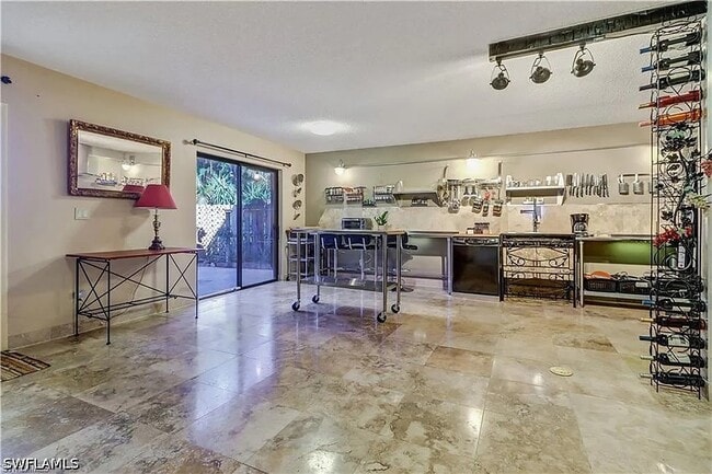 property at 4033 Sandlewood Ln