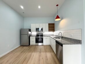 517 Gillis St, Unit 303 in Kansas City, MO - Building Photo - Building Photo