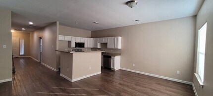 8110 Woodward St in Houston, TX - Building Photo - Building Photo