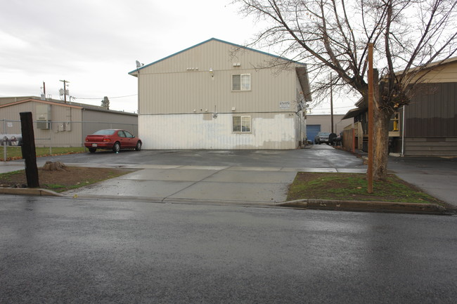 313 S 7th Ave in Yakima, WA - Foto de edificio - Building Photo