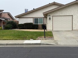 1270 Hartford Cir in Fairfield, CA - Building Photo