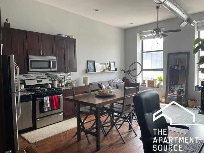 711 N Milwaukee Ave, Unit 2F