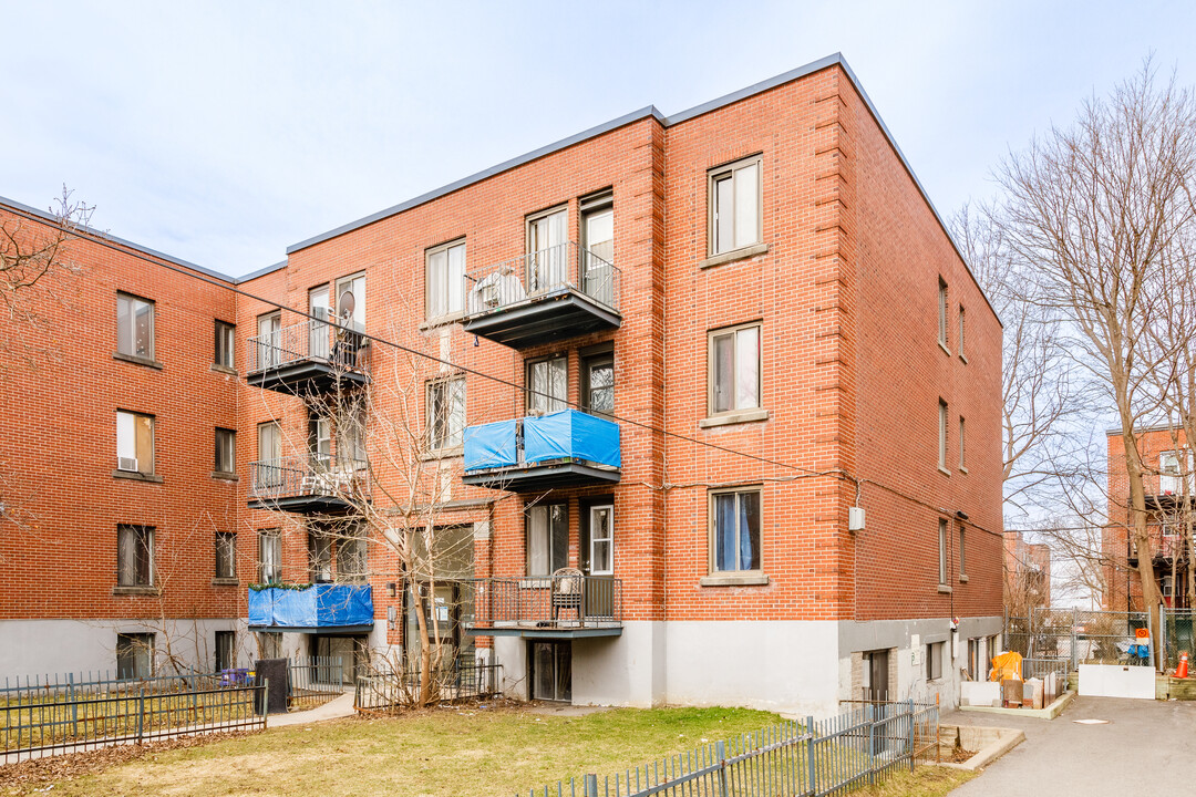 3895 Plamondon Av in Montréal, QC - Building Photo