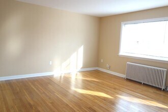 4108 40th St in Brentwood, MD - Foto de edificio - Building Photo