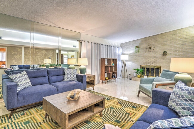 property at 1412 Country Club Rd N