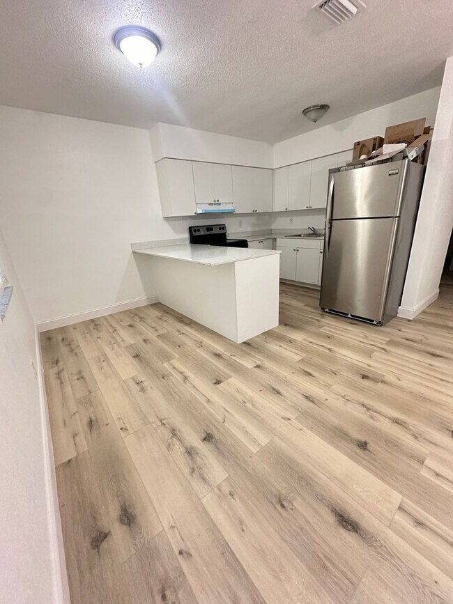 728 SW 7th Ave-Unit -730 in Hallandale Beach, FL - Building Photo - Building Photo