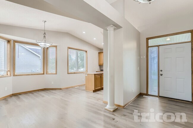 1909 135th Ave NW in Andover, MN - Foto de edificio - Building Photo