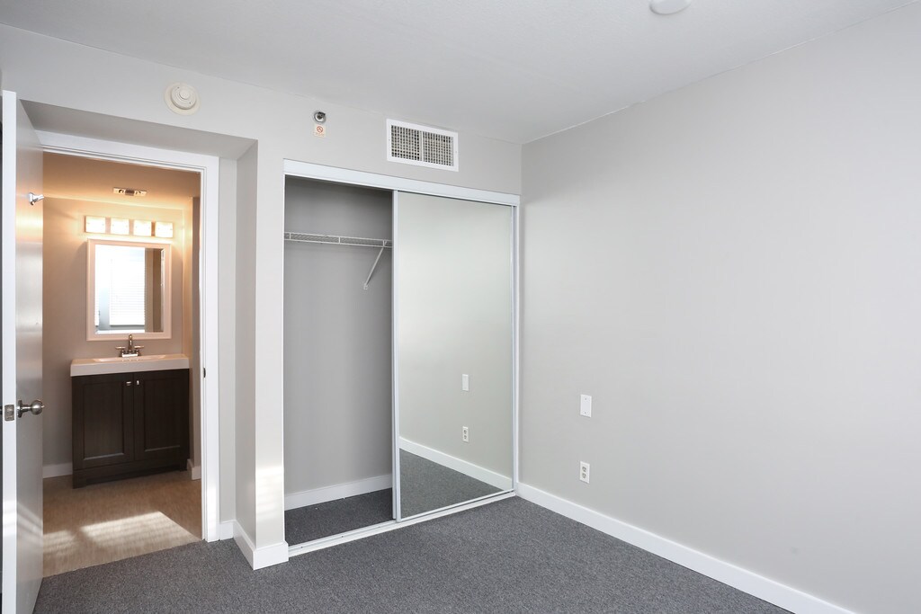 Flats at 390 Meriden, CT Apartments