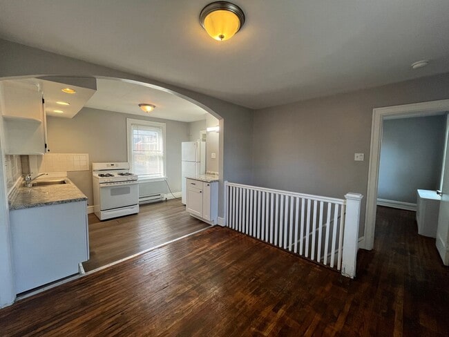 property at 721 N Shippen St