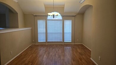 10008 Chestnut Creek Way in Pearland, TX - Building Photo - Building Photo