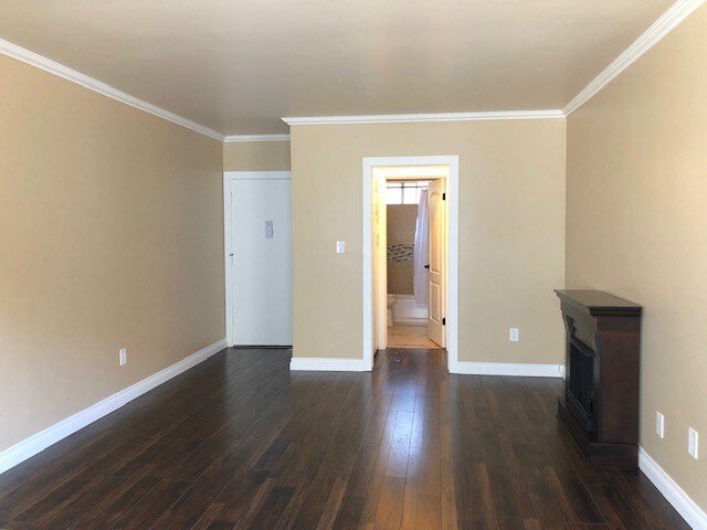 5620 Woodman Ave in Los Angeles, CA - Building Photo