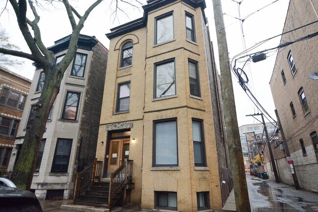 850 W Fletcher St, Unit 1R
