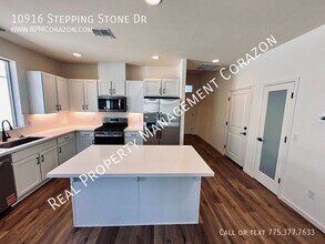 10916 Stepping Stone Dr in Reno, NV - Building Photo - Building Photo