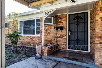 206 Williamsburg Pl in San Antonio, TX - Building Photo - Building Photo