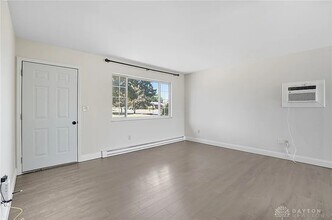 2411 New Castle Dr in Troy, OH - Foto de edificio - Building Photo