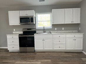 24760 State Hwy TT in Versailles, MO - Building Photo - Building Photo