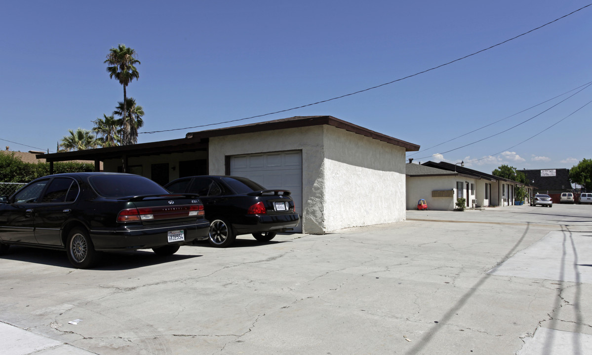 9135 Juniper Ave in Fontana, CA - Building Photo