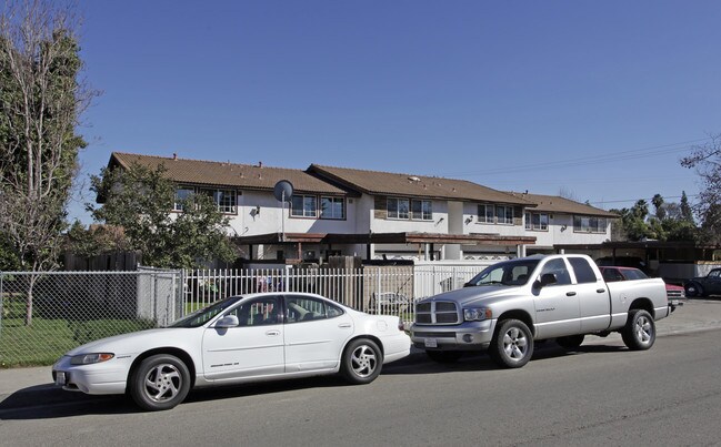 602 E Washington Ave in Escondido, CA - Building Photo - Building Photo