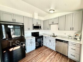 2720 204th St SW in Lynnwood, WA - Building Photo