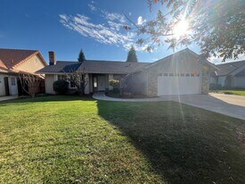 4909 W Leighson Ave in Visalia, CA - Building Photo