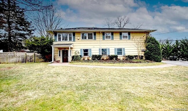 1 Cliftwood Dr in Halesite, NY - Building Photo - Building Photo