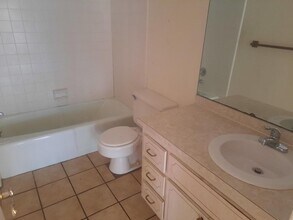 2050 Oleander Blvd in Fort Pierce, FL - Building Photo - Building Photo